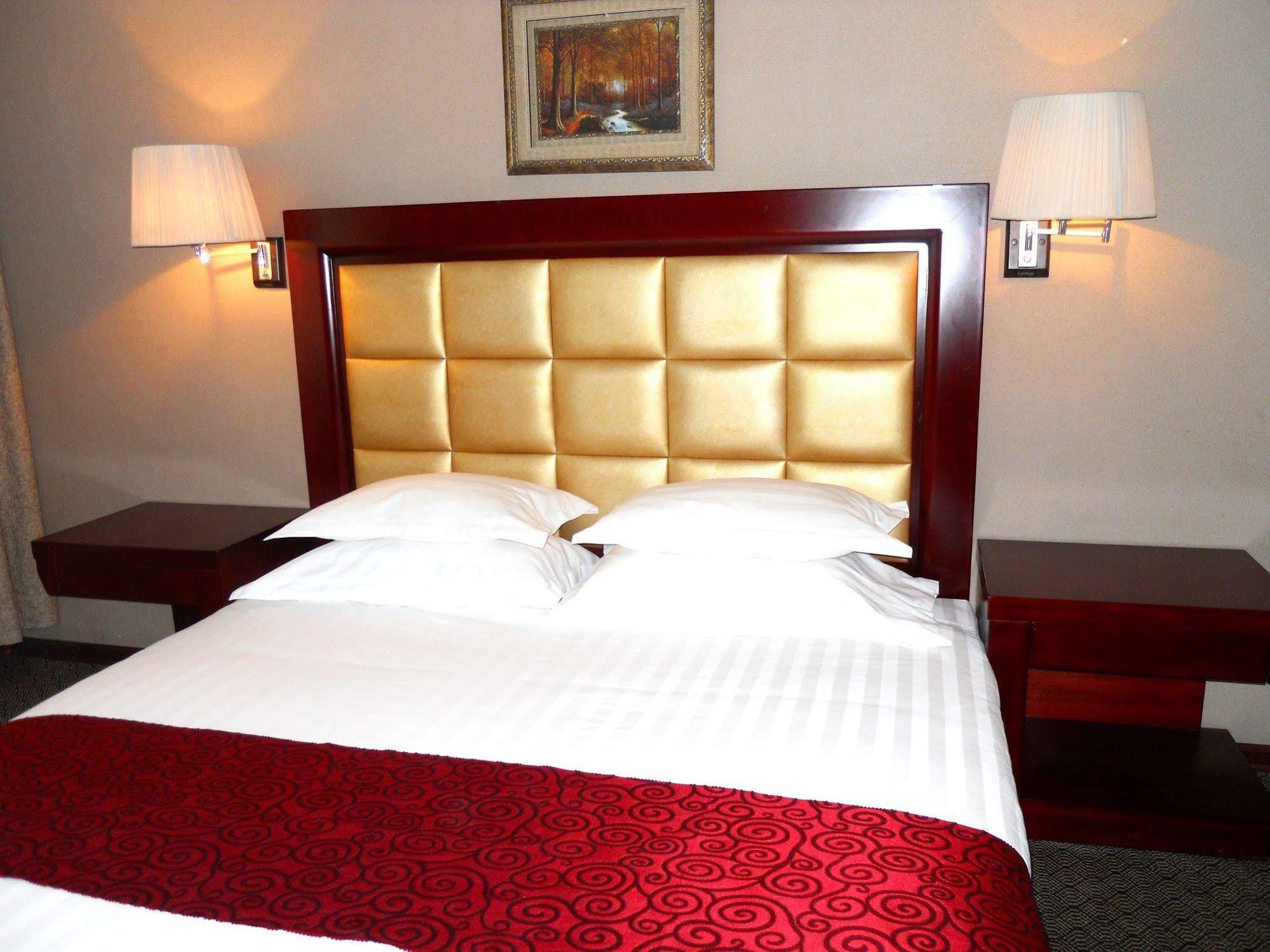 นิวเวสต์ โฮเทล Hotel อูลานบาตอร์ ภายนอก รูปภาพ